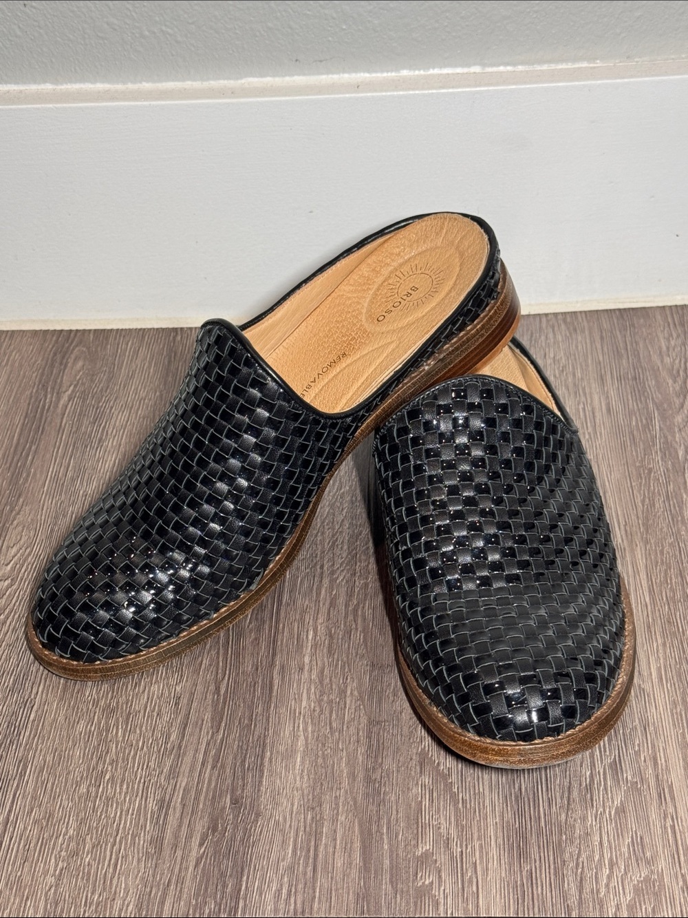 BRIOSO Black Woven Leather Mules Slip On Shoes Size 9M